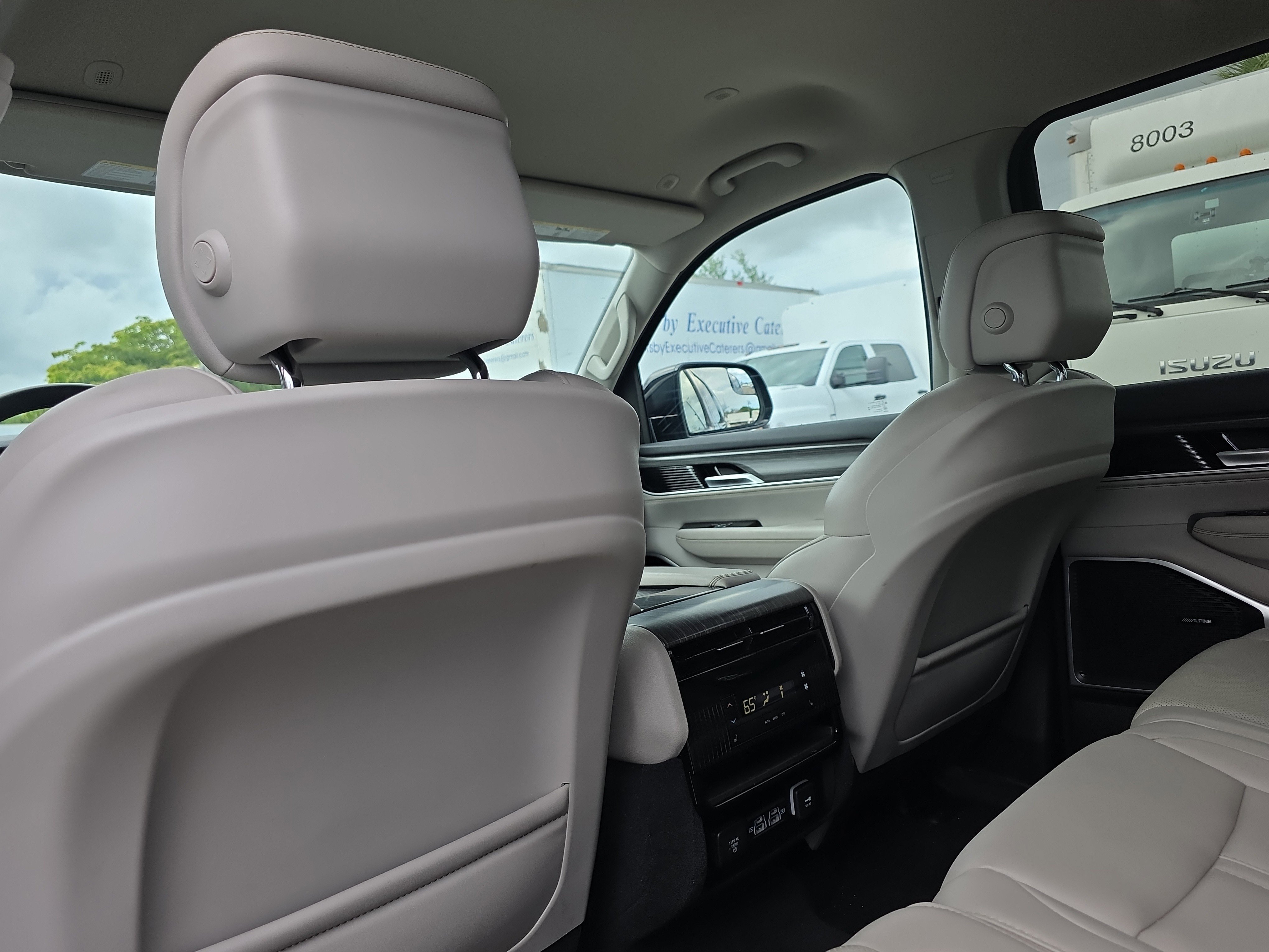 Used 2024 Jeep Wagoneer L Series III w/ Flexible Seating Group AWD/4WD image 17