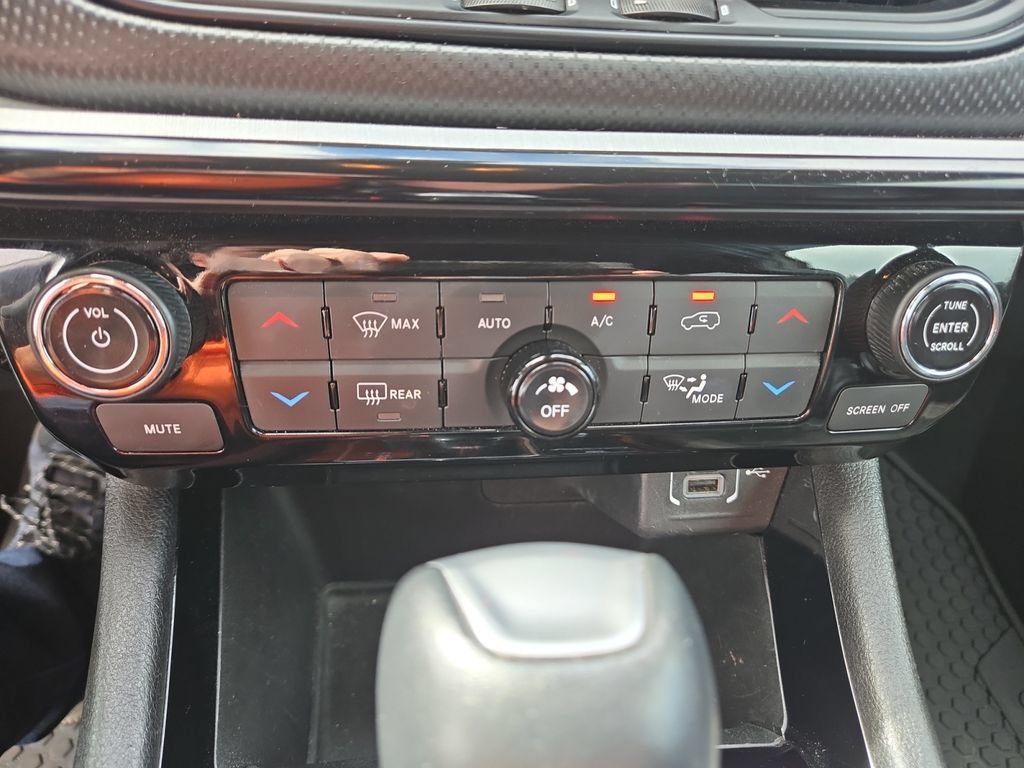 Used 2025 Jeep Compass Trailhawk AWD/4WD image 25