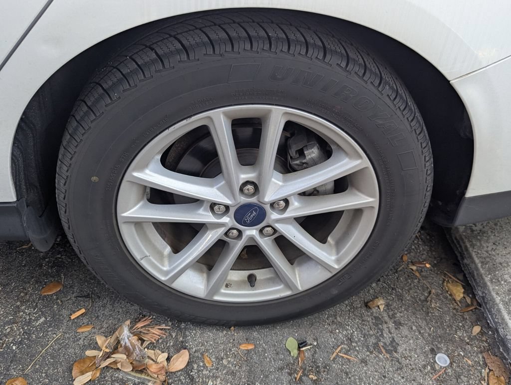 Used 2018 Ford Focus SE FWD image 9
