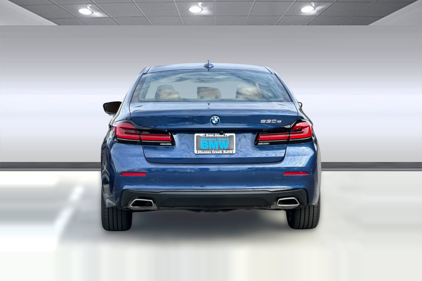 Used 2023 BMW 530e w/ Premium Package image 9