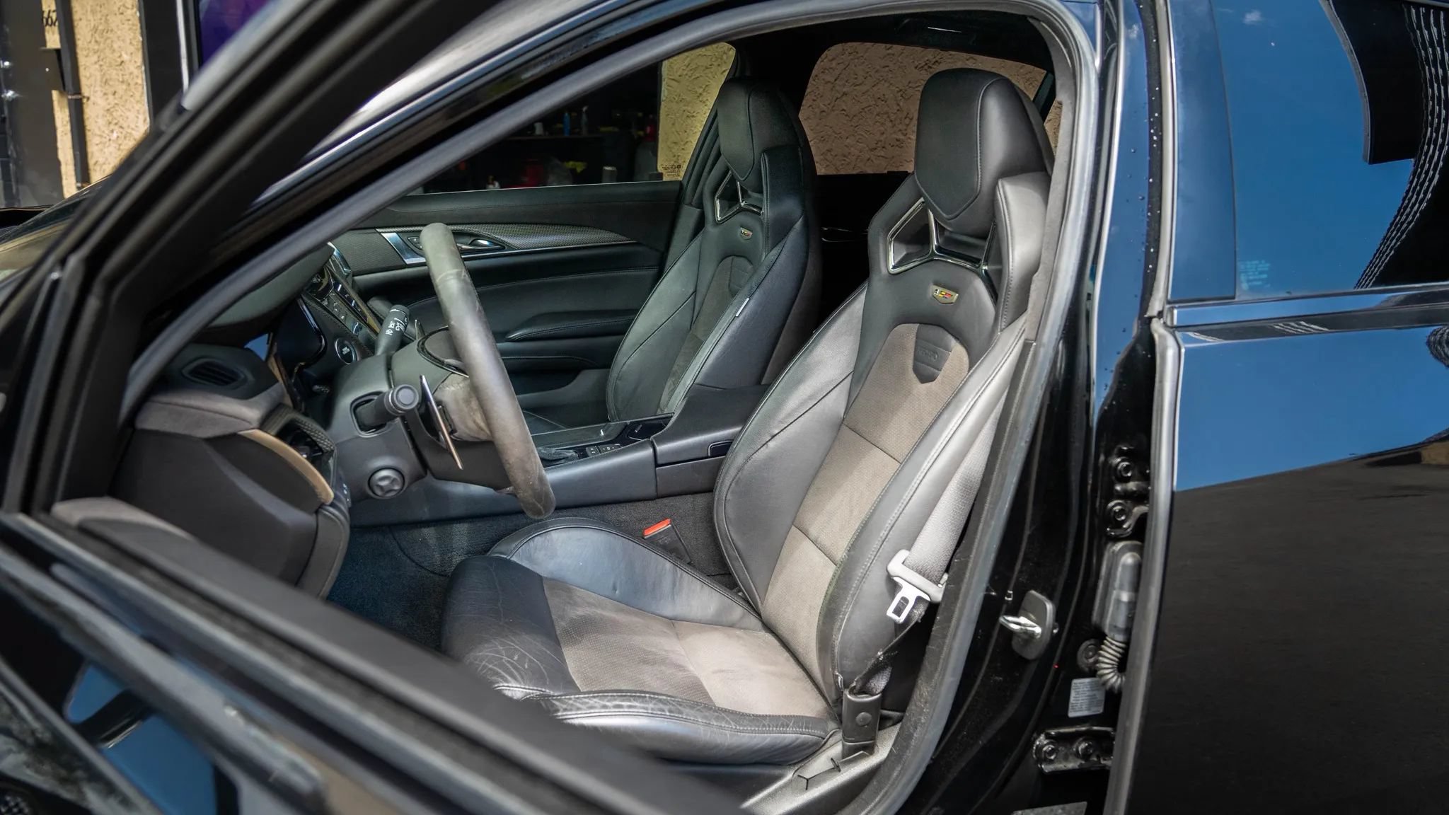Used 2018 Cadillac CTS V w/ Luxury Package RWD image 3