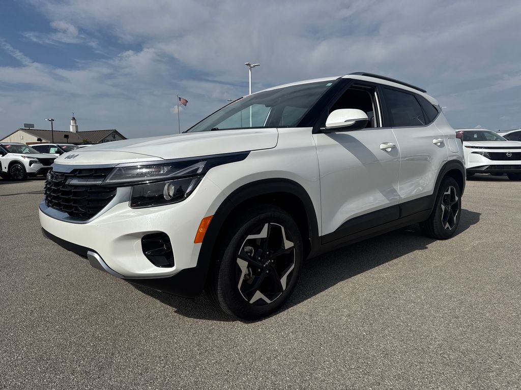 Used 2025 Kia Seltos EX image 2