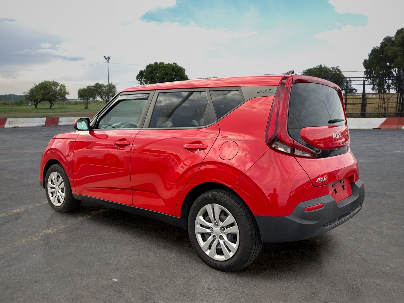 Certified 2022 Kia Soul LX FWD image 4