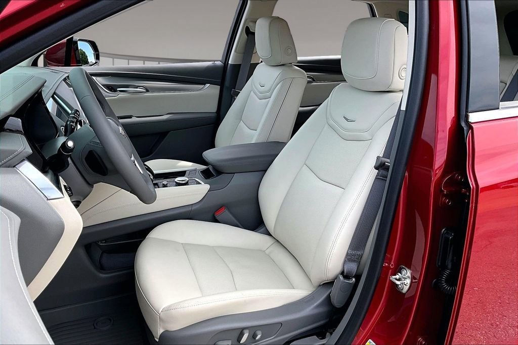 New 2026 Cadillac XT5 Premium Luxury w/ Driver Assist Package AWD/4WD image 9