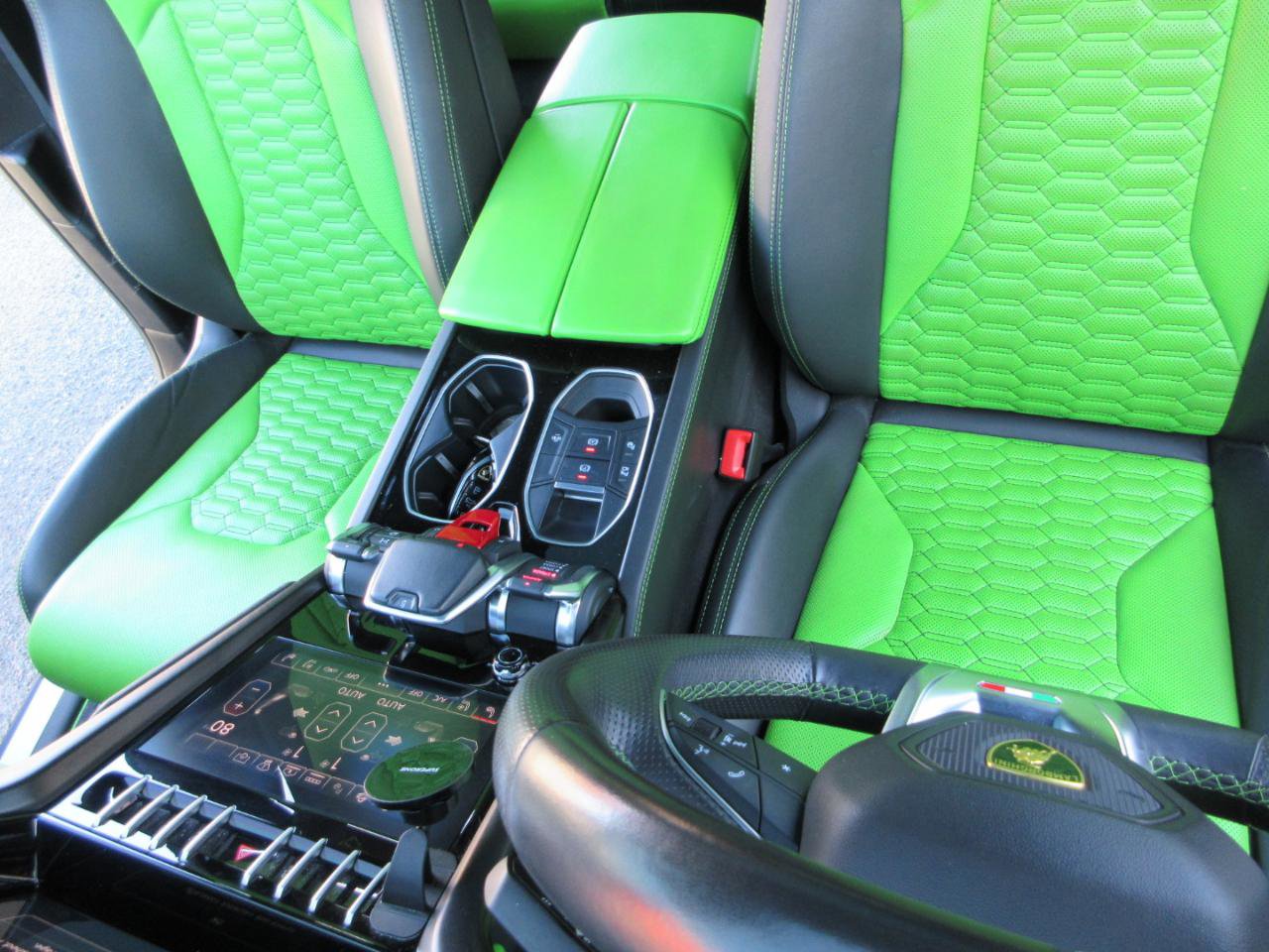 Used 2022 Lamborghini Urus image 18