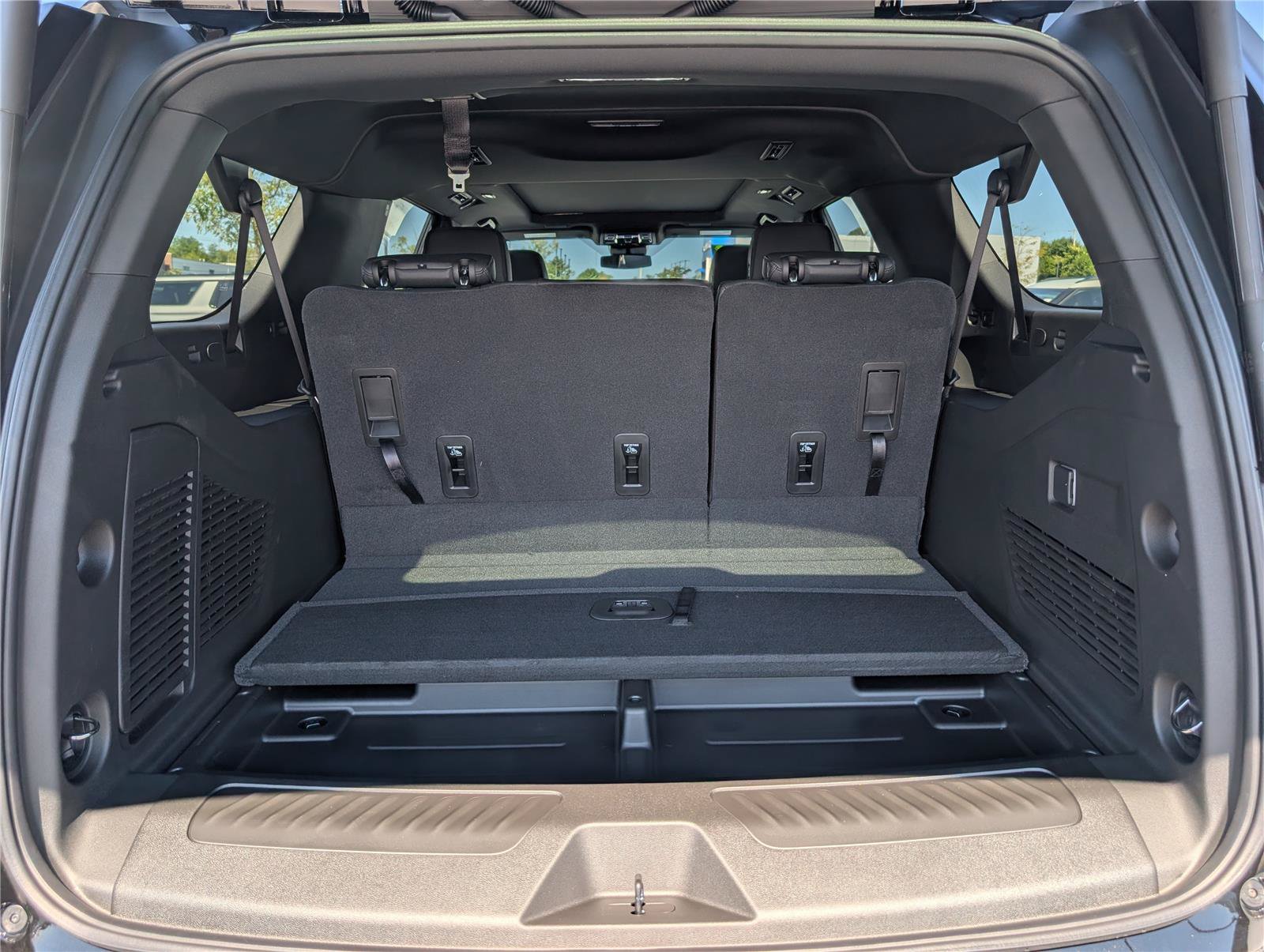 New 2026 Chevrolet Suburban LT w/ Sun And Tow Package AWD/4WD image 9