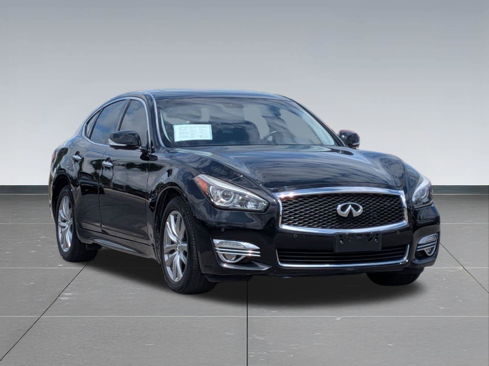 Used 2018 INFINITI Q70 Luxe RWD image 7