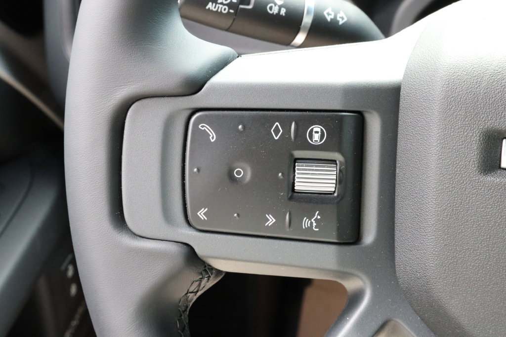 New 2026 Land Rover Defender 110 X-Dynamic SE AWD/4WD image 15