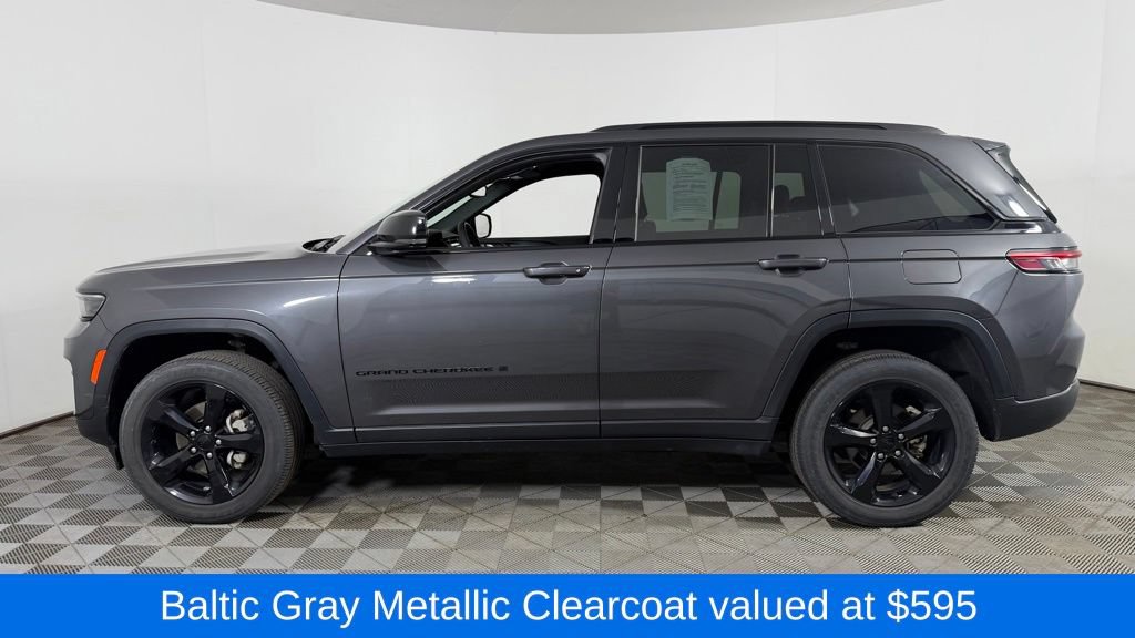 Used 2023 Jeep Grand Cherokee Altitude AWD/4WD image 5