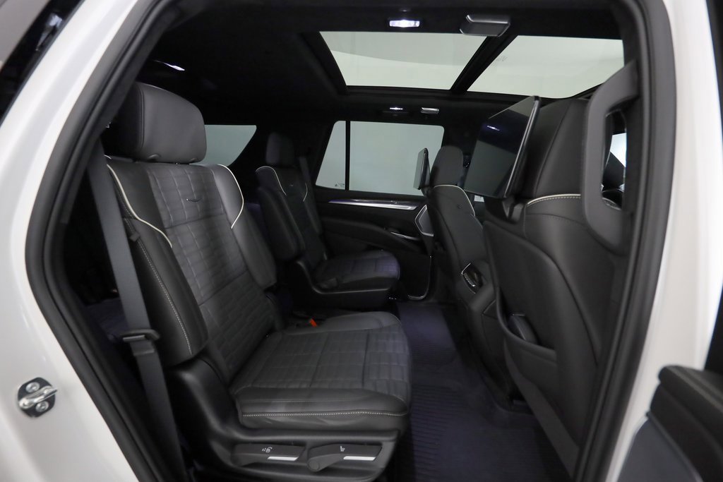 Used 2025 Cadillac Escalade V w/ LPO, ONYX Package image 15