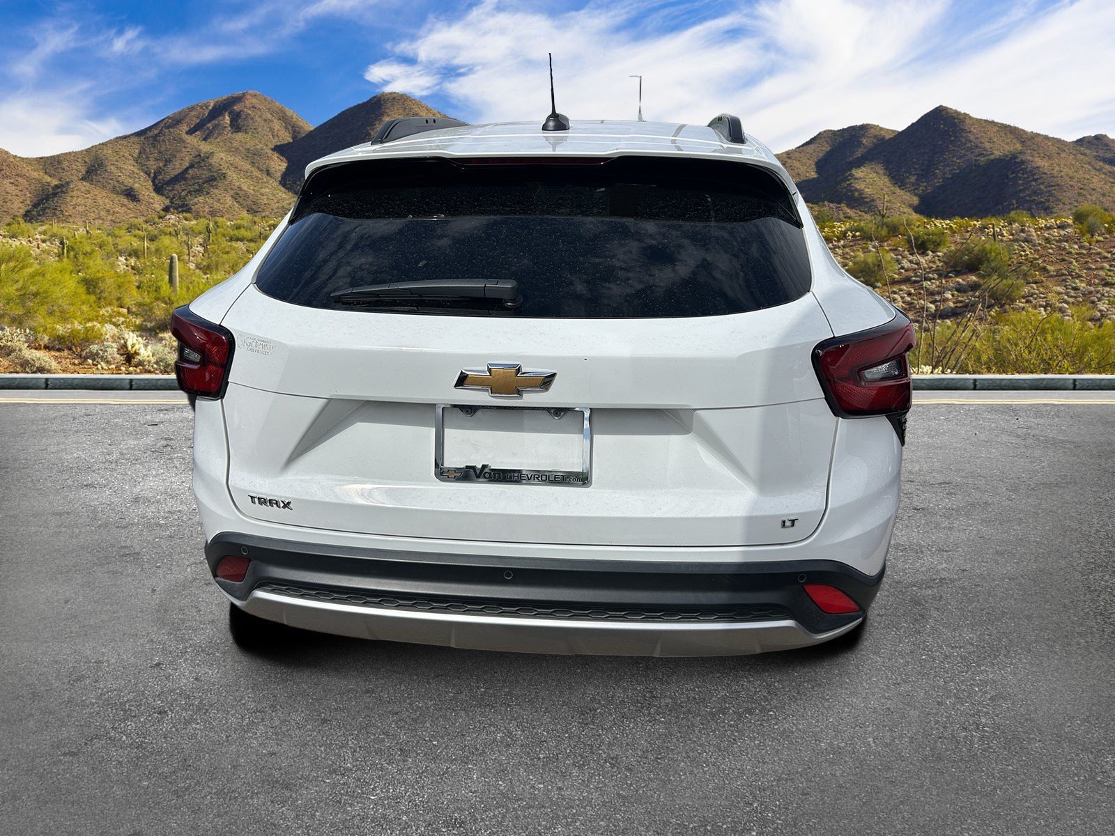 Used 2024 Chevrolet Trax LT w/ Sunroof Package FWD image 6