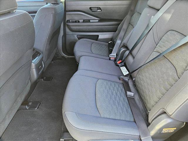 Used 2024 Nissan Pathfinder SV image 17