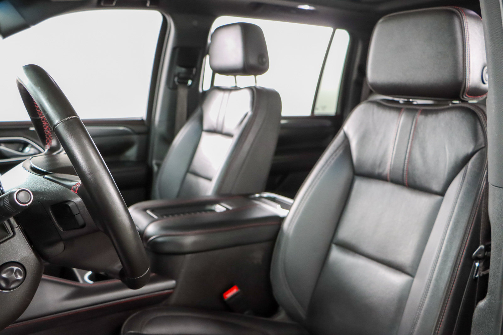 Used 2024 Chevrolet Suburban RST w/ Luxury Package AWD/4WD image 28