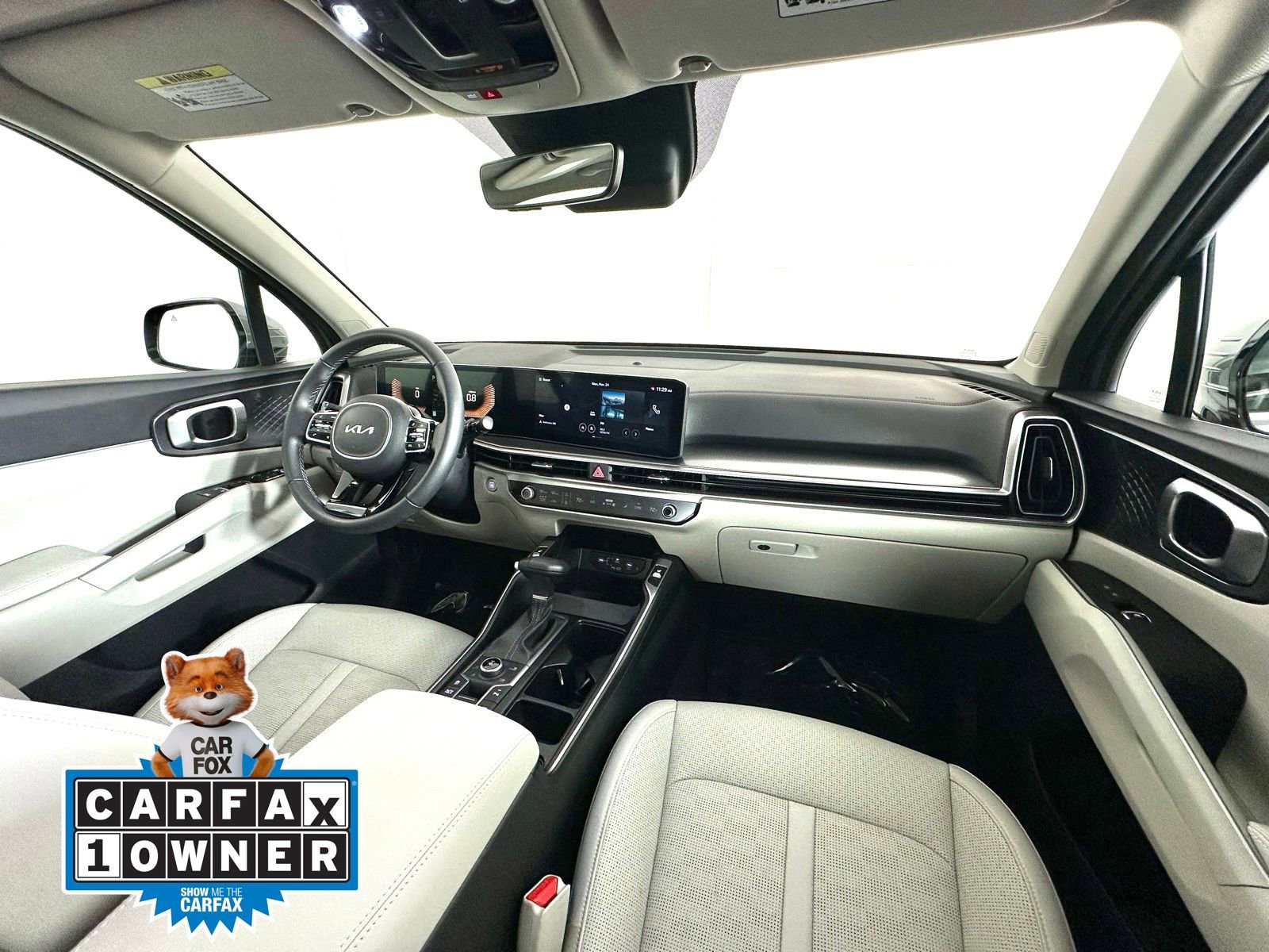 Used 2025 Kia Sorento EX w/ Panoramic Sunroof Package image 2