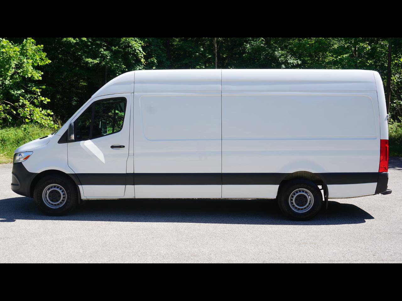 Used 2022 Mercedes-Benz Sprinter 2500 image 2