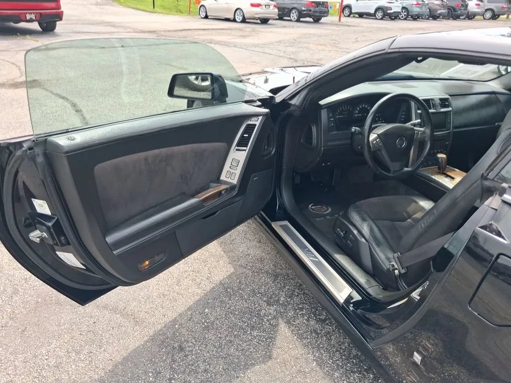 Used 2006 Cadillac XLR V RWD image 28