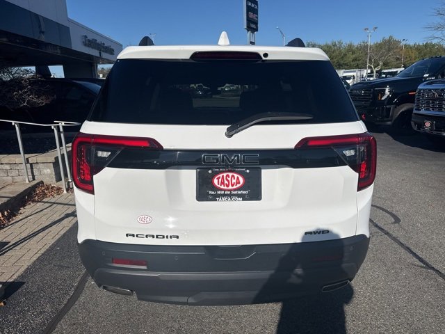 Used 2023 GMC Acadia SLT w/ Elevation Edition image 7