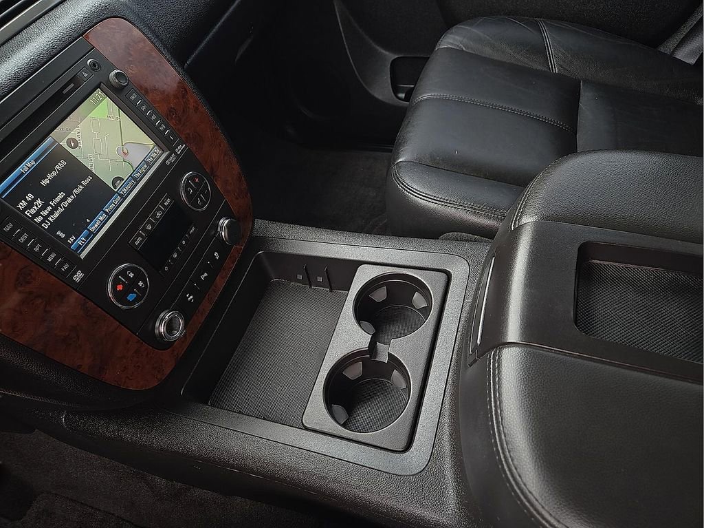 Used 2014 Chevrolet Suburban LT image 21