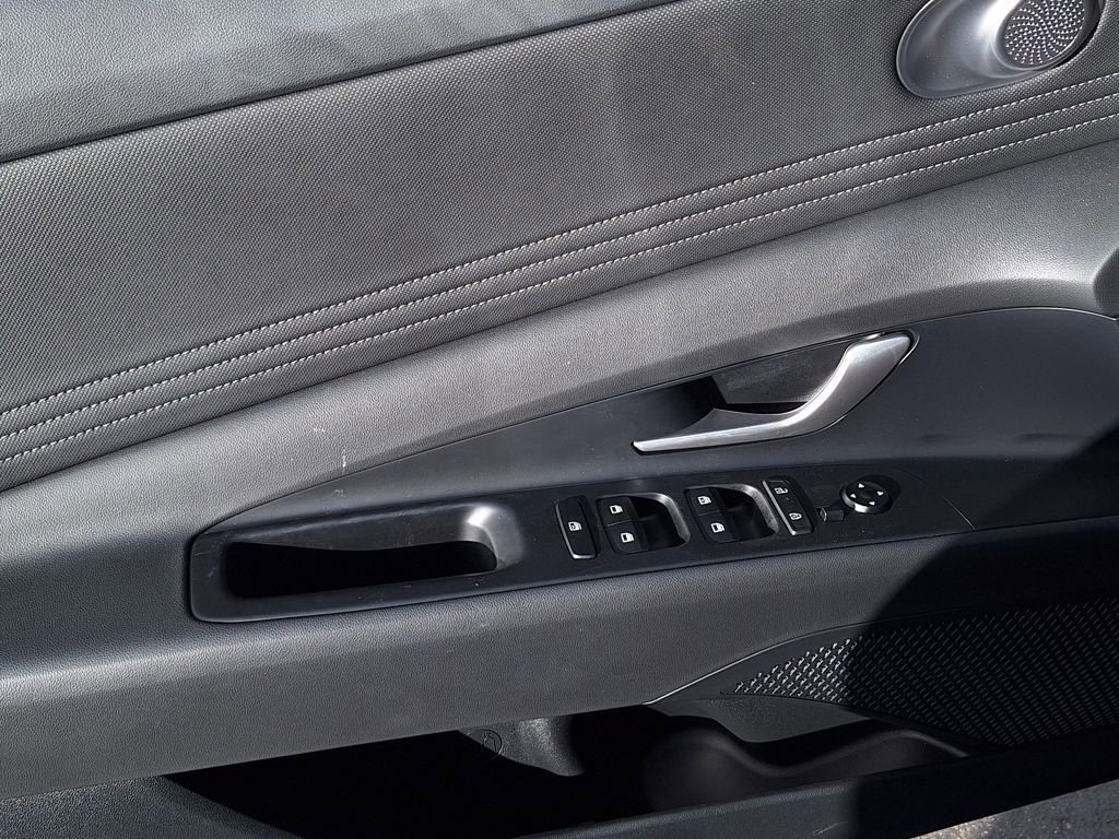 Used 2024 Hyundai Elantra SEL w/ Convenience Package image 9