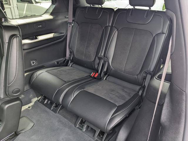Used 2023 Jeep Grand Cherokee L Laredo AWD/4WD image 15