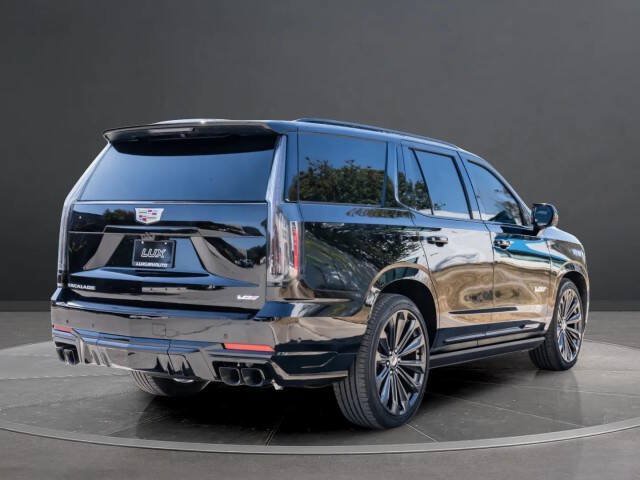 Used 2026 Cadillac Escalade V AWD/4WD image 2