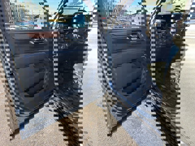 New 2026 GMC Yukon XL Denali image 9