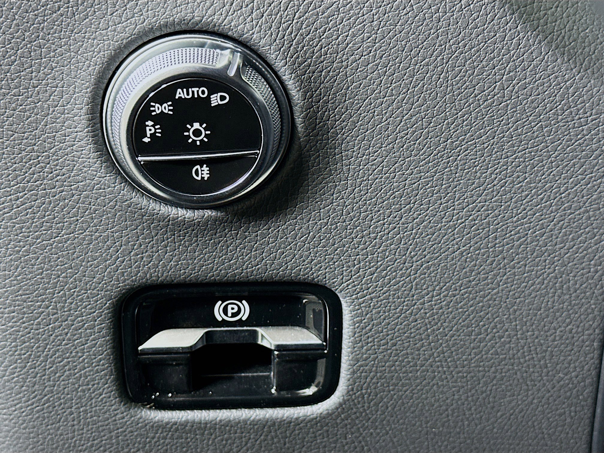 Used 2024 Mercedes-Benz GLC 300 image 17