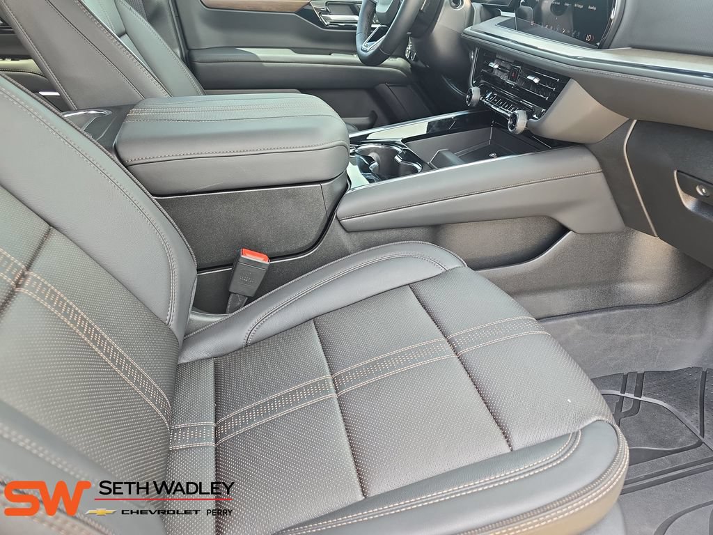New 2026 Chevrolet Suburban High Country AWD/4WD image 10