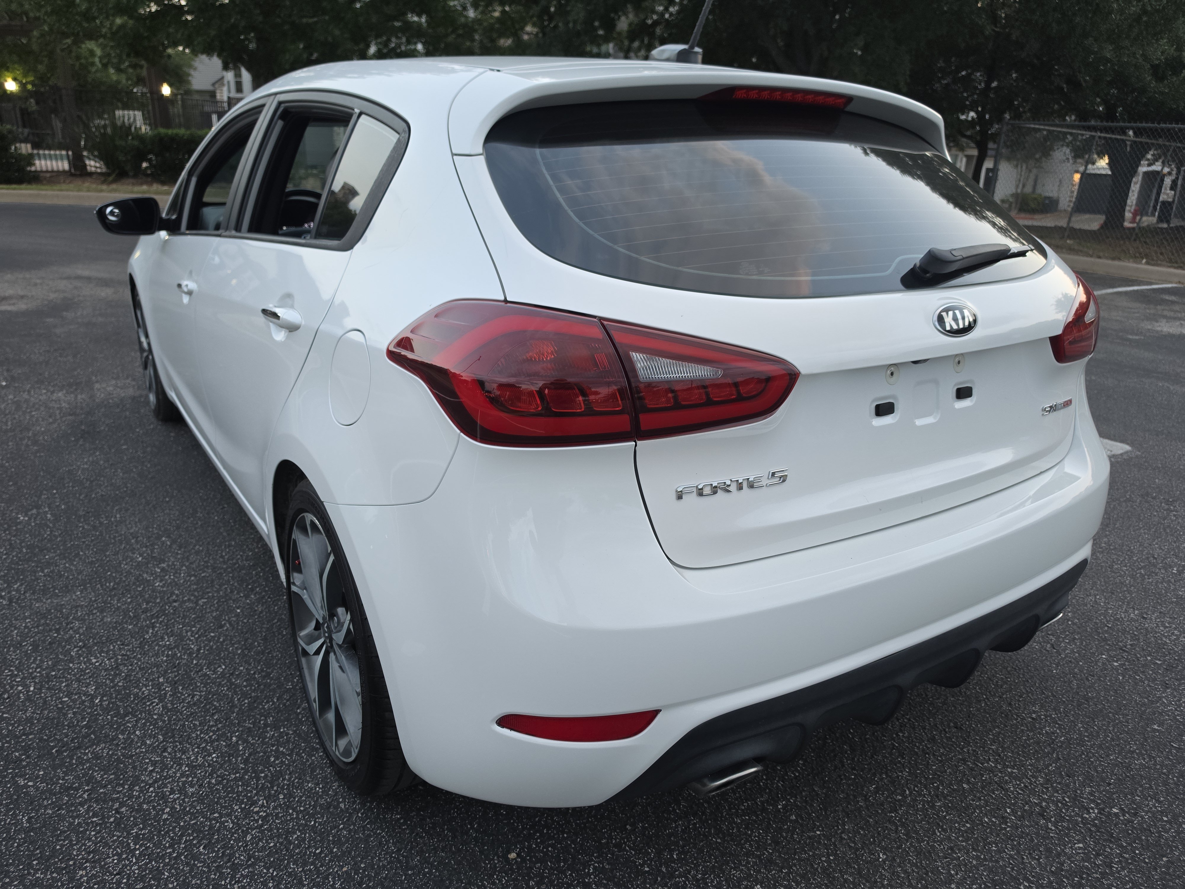 Used 2017 Kia Forte SX FWD image 6