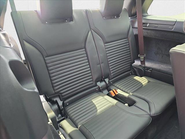 New 2025 Land Rover Discovery S image 12
