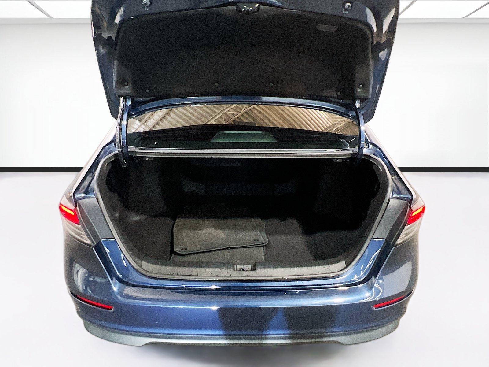 Used 2025 Honda Accord SE image 19