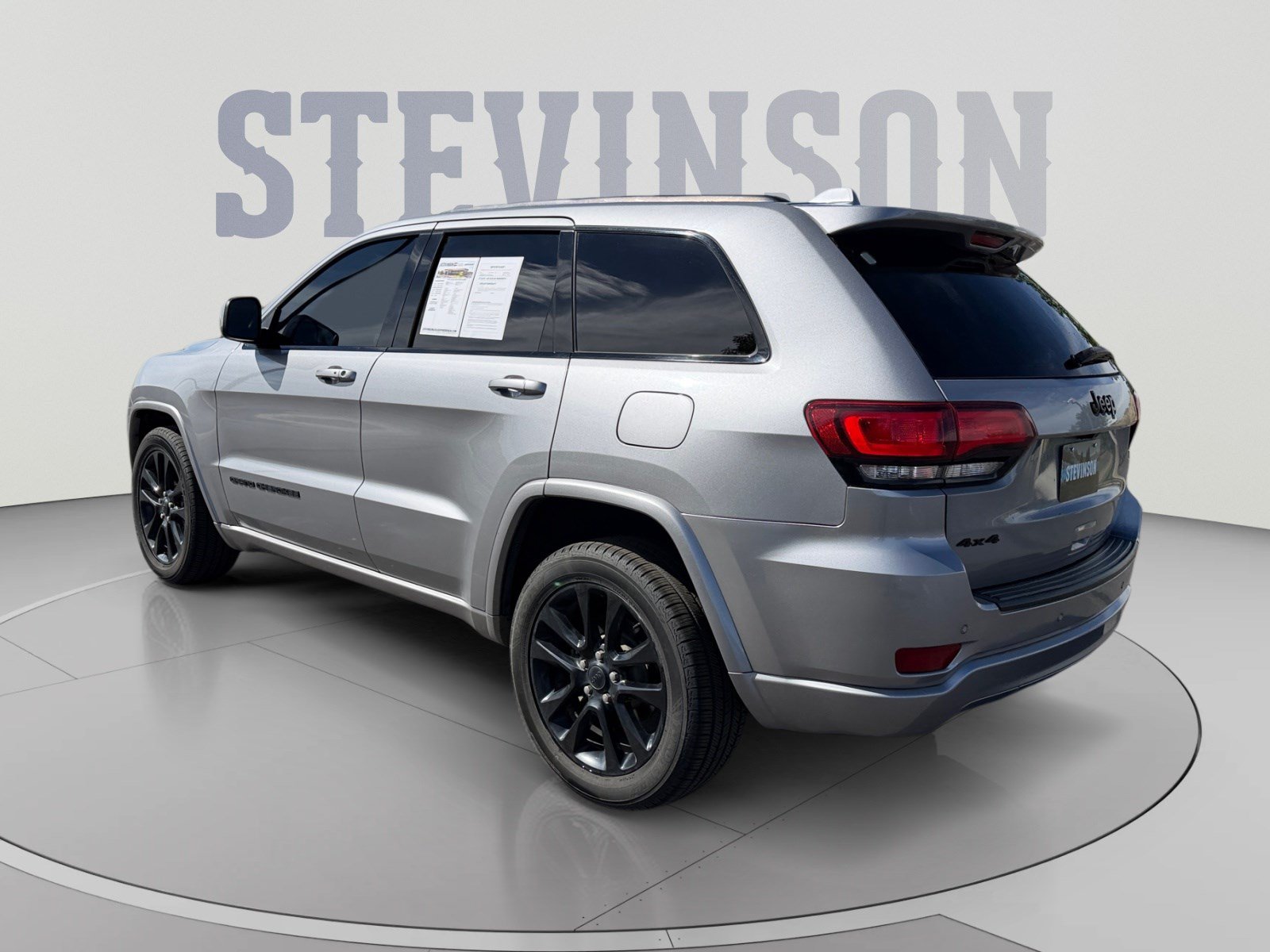 Used 2019 Jeep Grand Cherokee Altitude AWD/4WD image 3