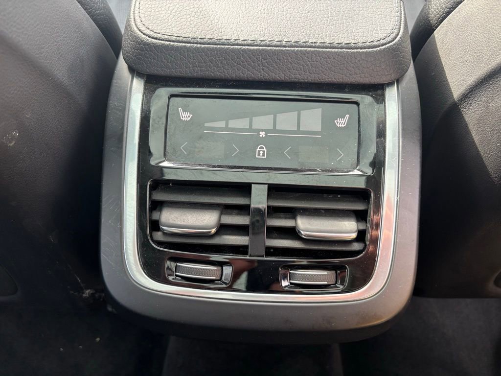 Used 2021 Volvo XC90 T6 Momentum w/ Protection Package Premier image 24