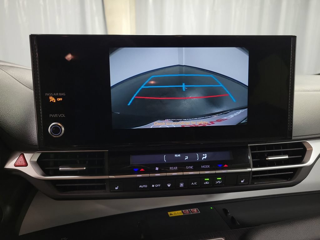 Used 2025 Toyota Sienna XLE AWD/4WD image 16