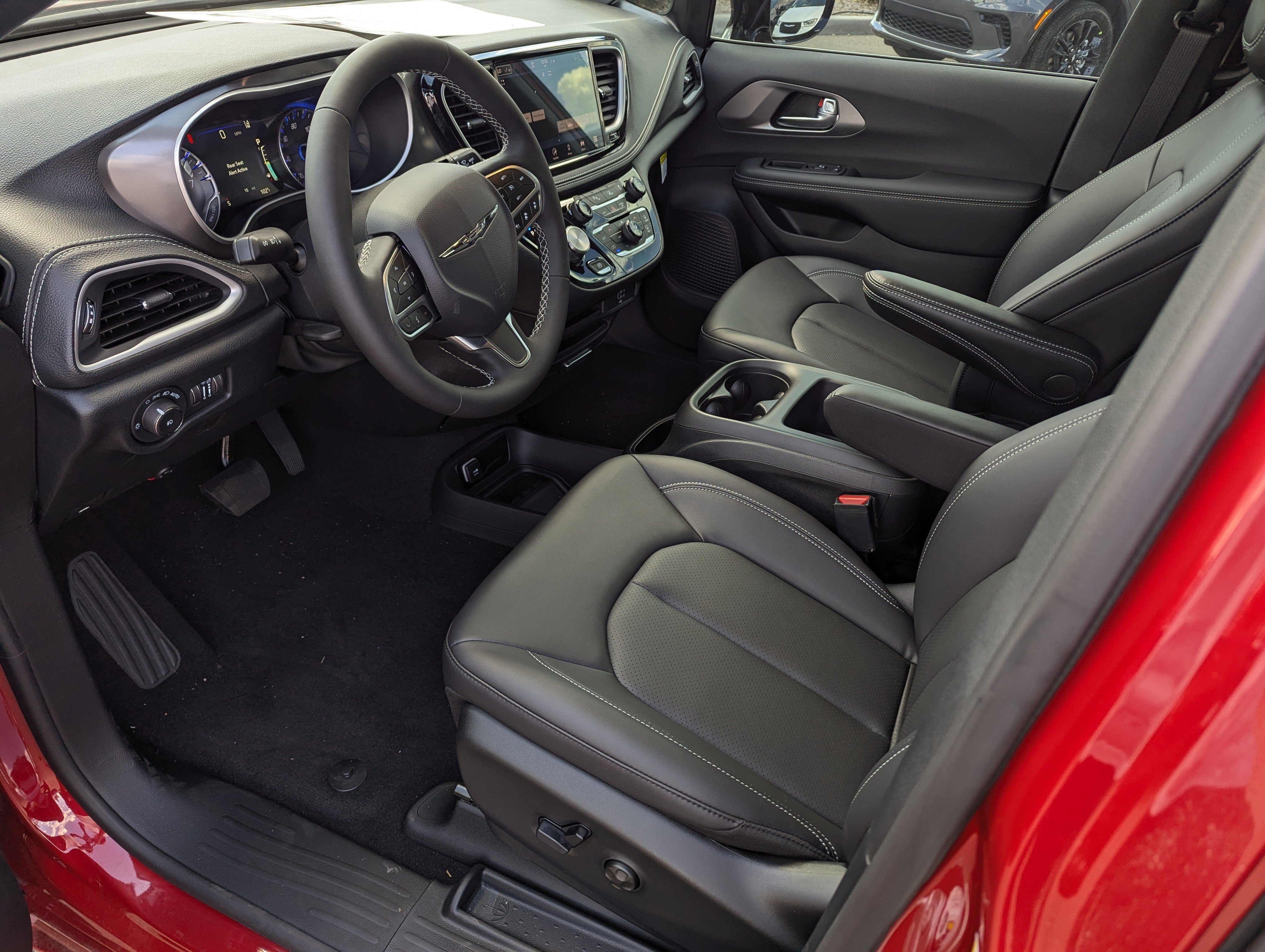 New 2026 Chrysler Pacifica Select image 8