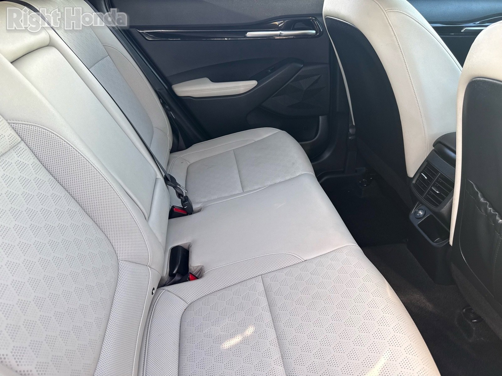 Used 2022 Kia Seltos SX w/ Sunroof Package image 28