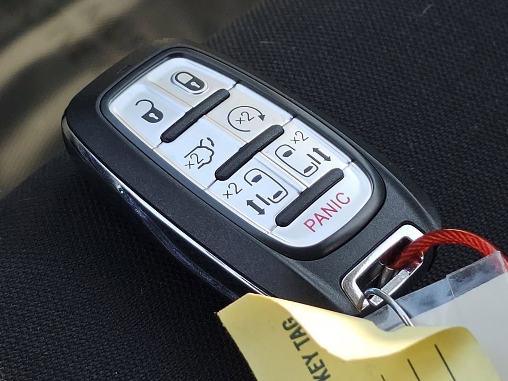 Used 2023 Chrysler Voyager LX image 33