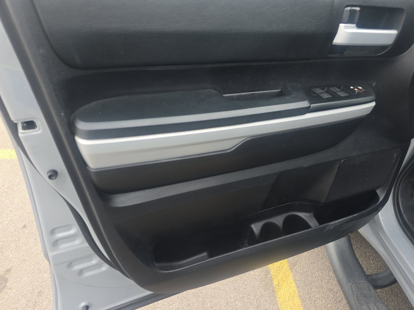 Used 2020 Toyota Tundra SR5 w/ SR5 Leather Package image 15