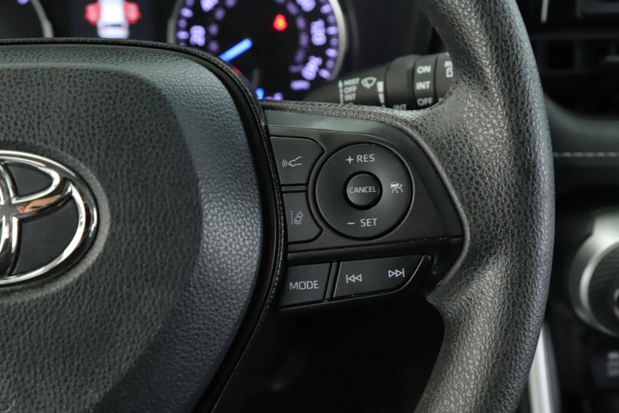 Used 2022 Toyota RAV4 XLE image 9