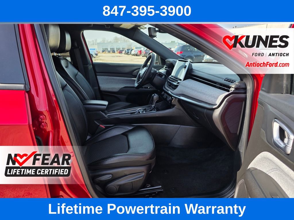 Used 2025 Jeep Compass Latitude image 32