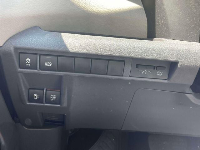 Used 2023 Toyota Sienna XLE FWD image 21