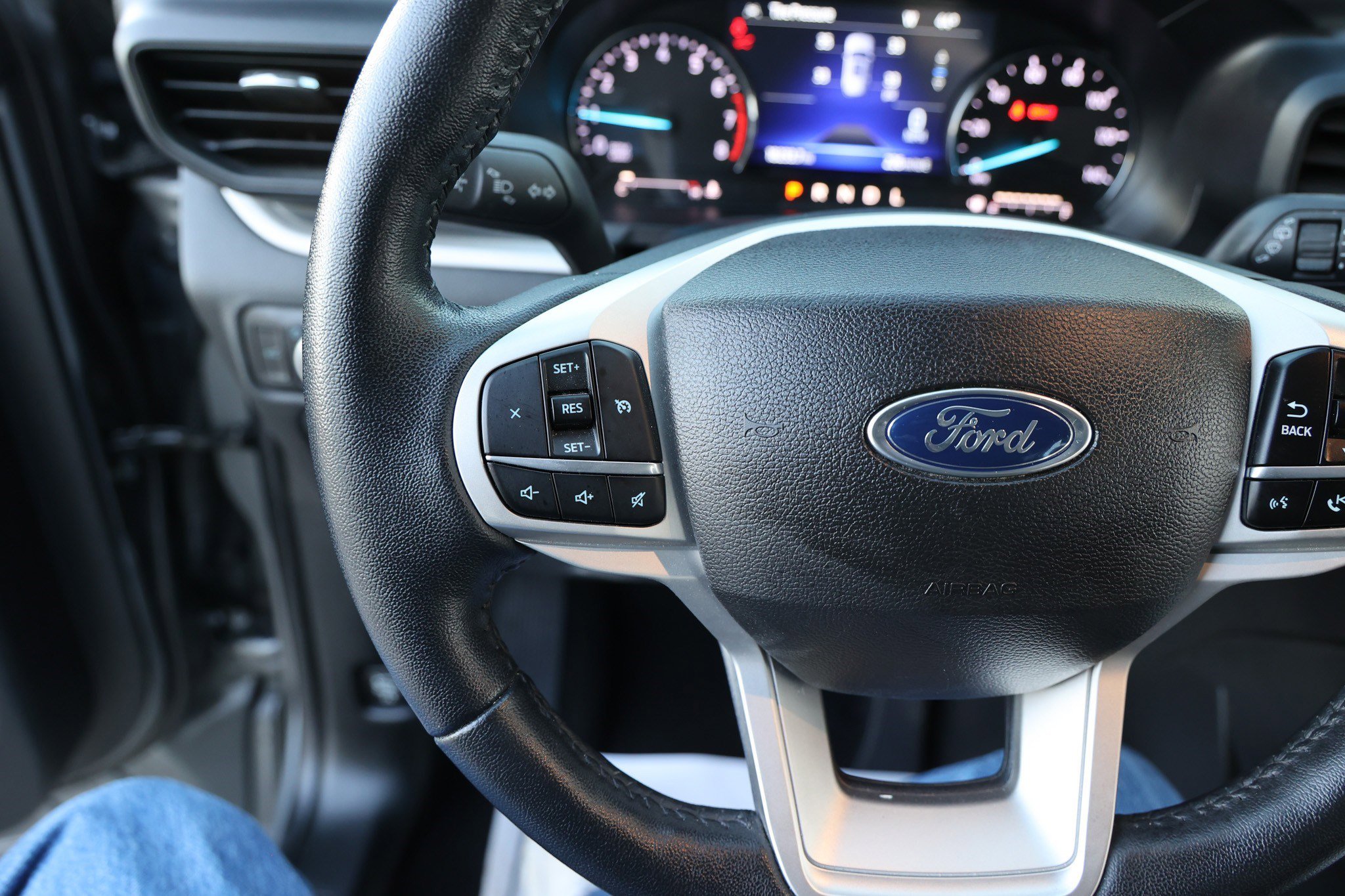 Used 2023 Ford Explorer XLT image 17