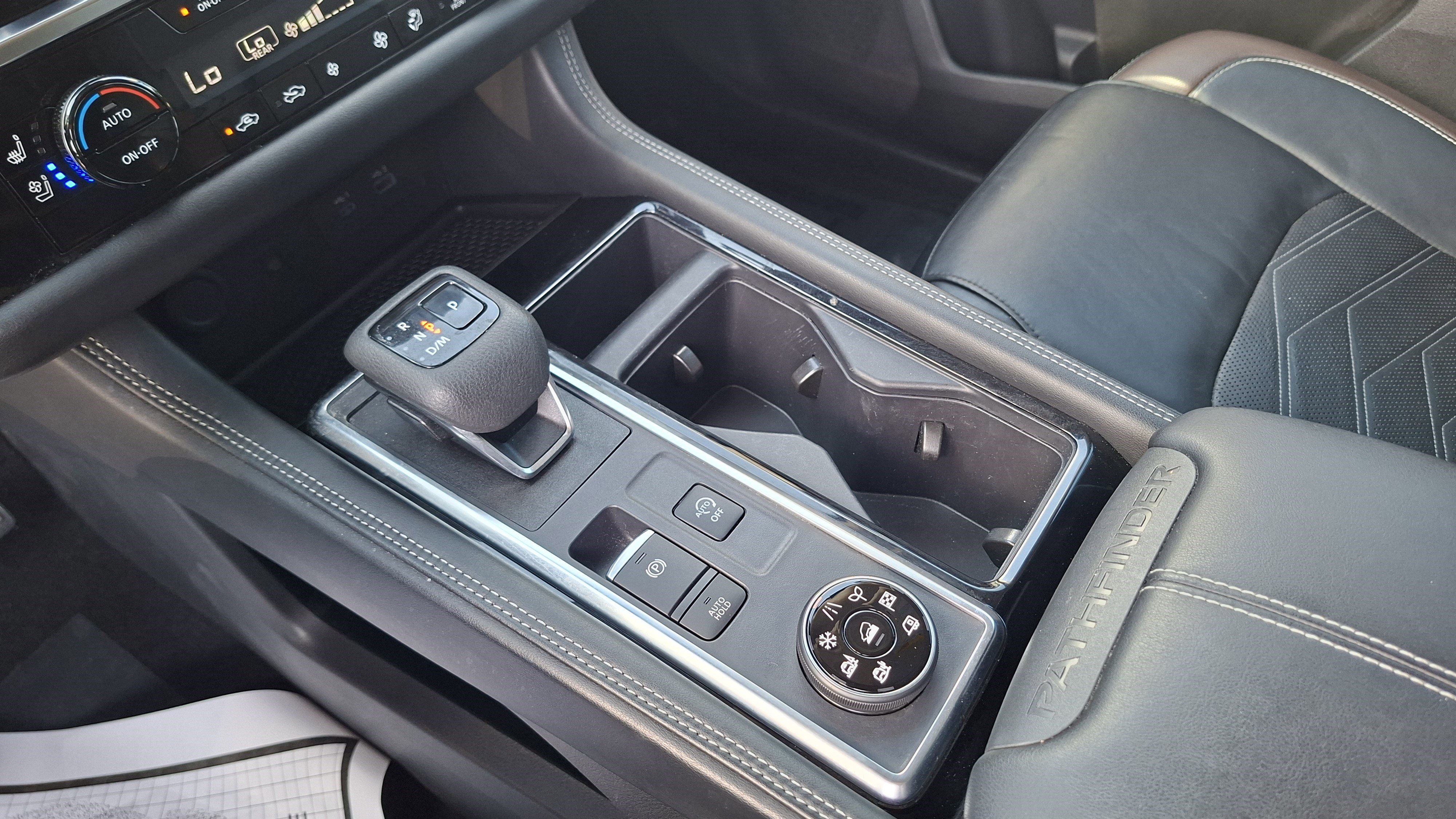 Used 2023 Nissan Pathfinder Platinum AWD/4WD image 16
