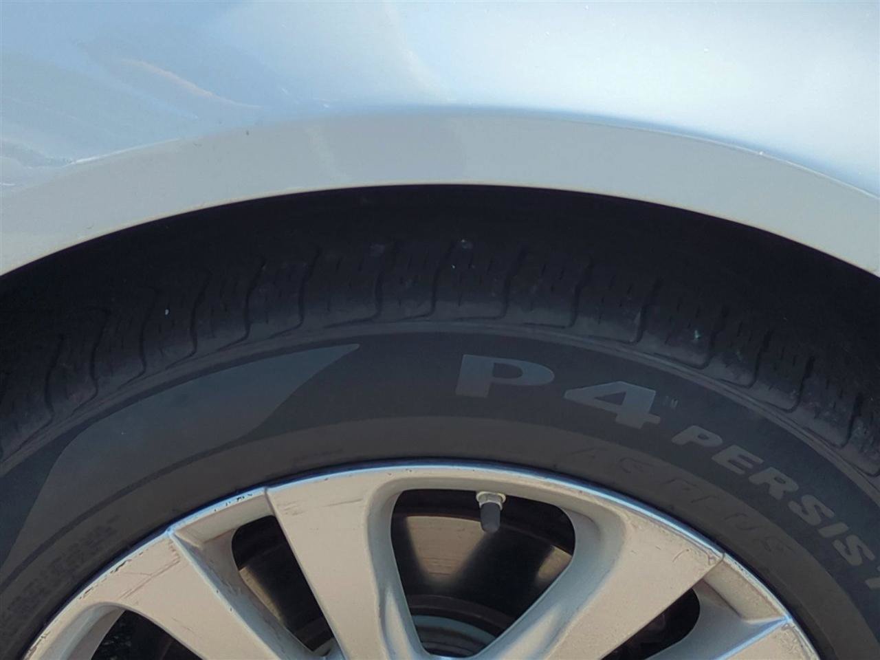 Used 2015 Chrysler 200 Limited FWD image 9