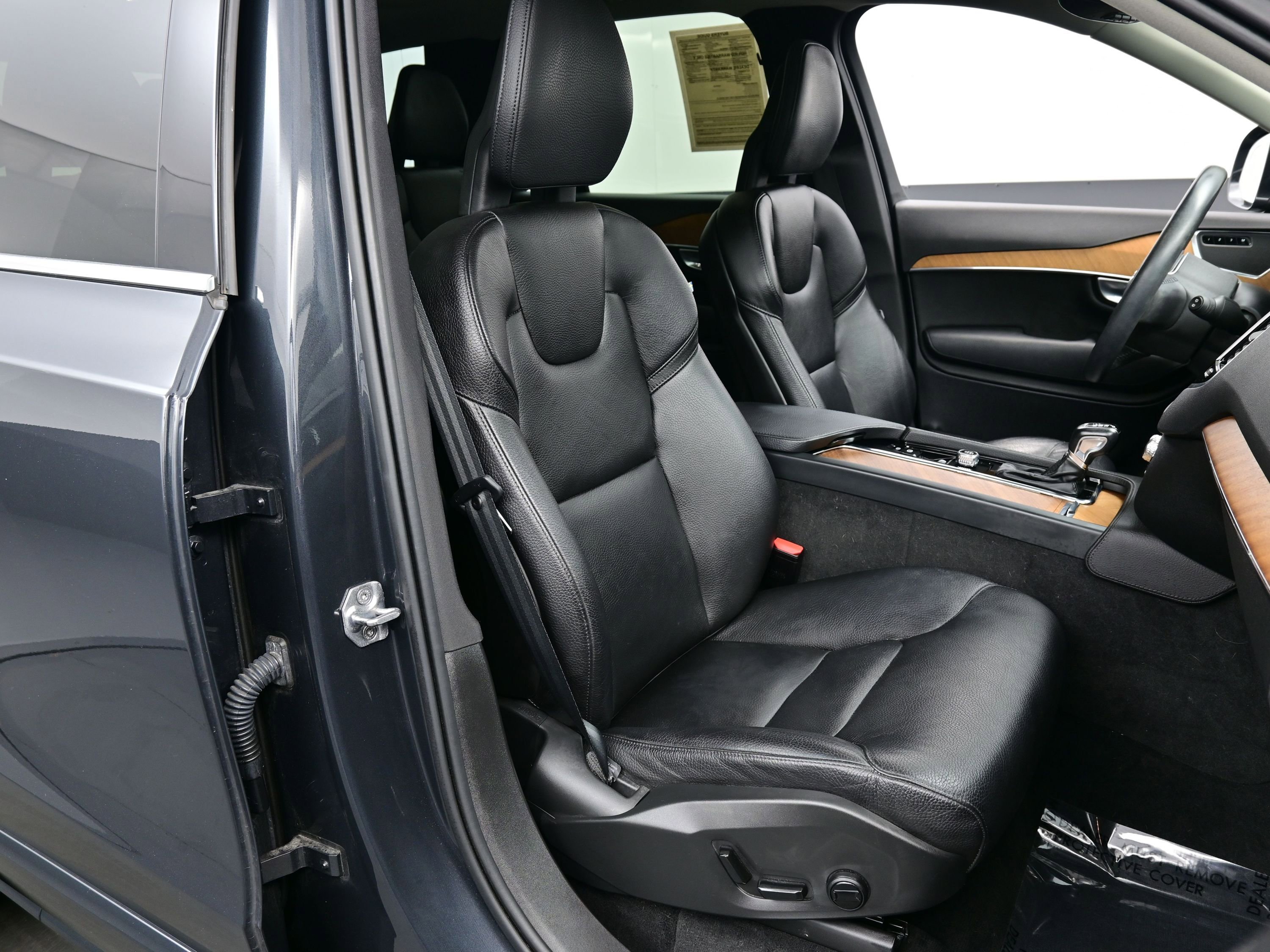 Used 2021 Volvo XC90 T6 Momentum w/ Advanced Package image 15