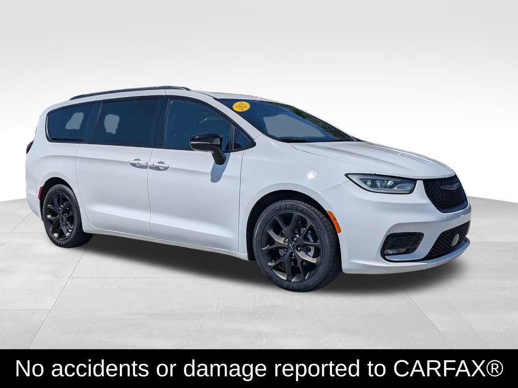 Used 2025 Chrysler Pacifica Limited FWD image 2