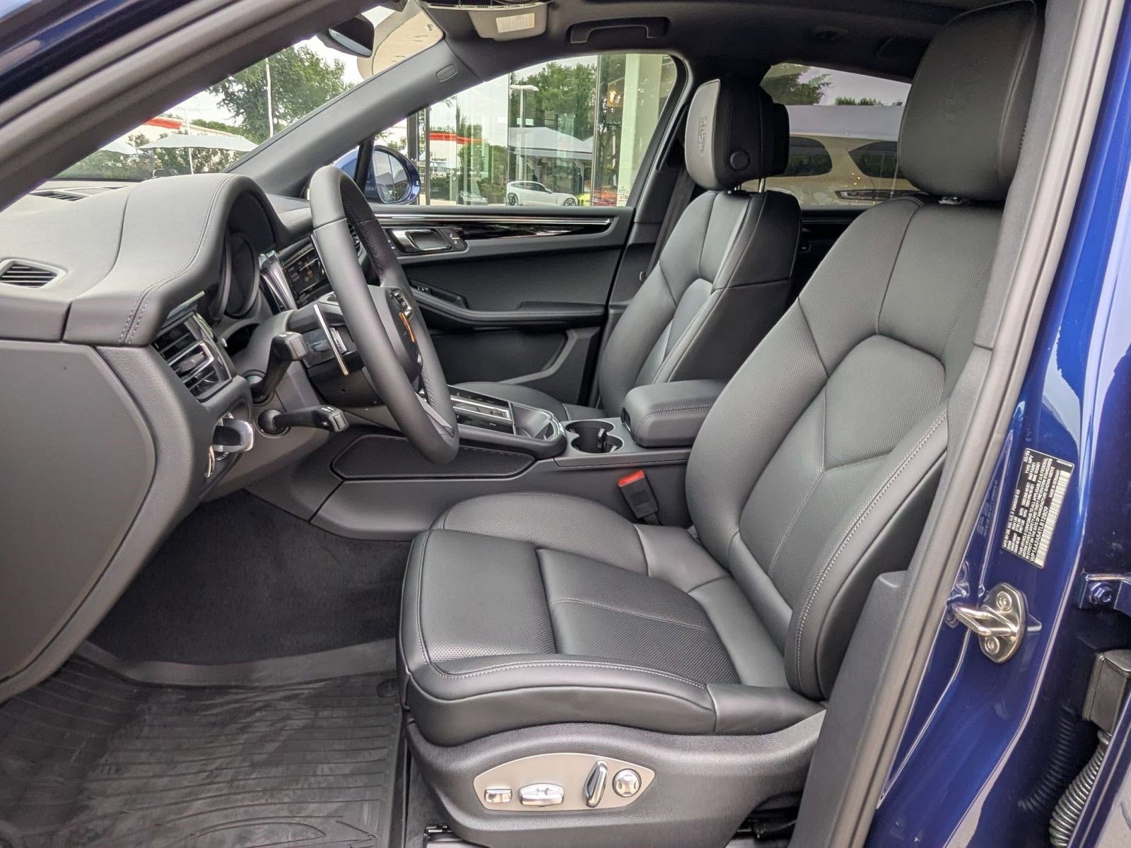 New 2026 Porsche Macan AWD/4WD image 5