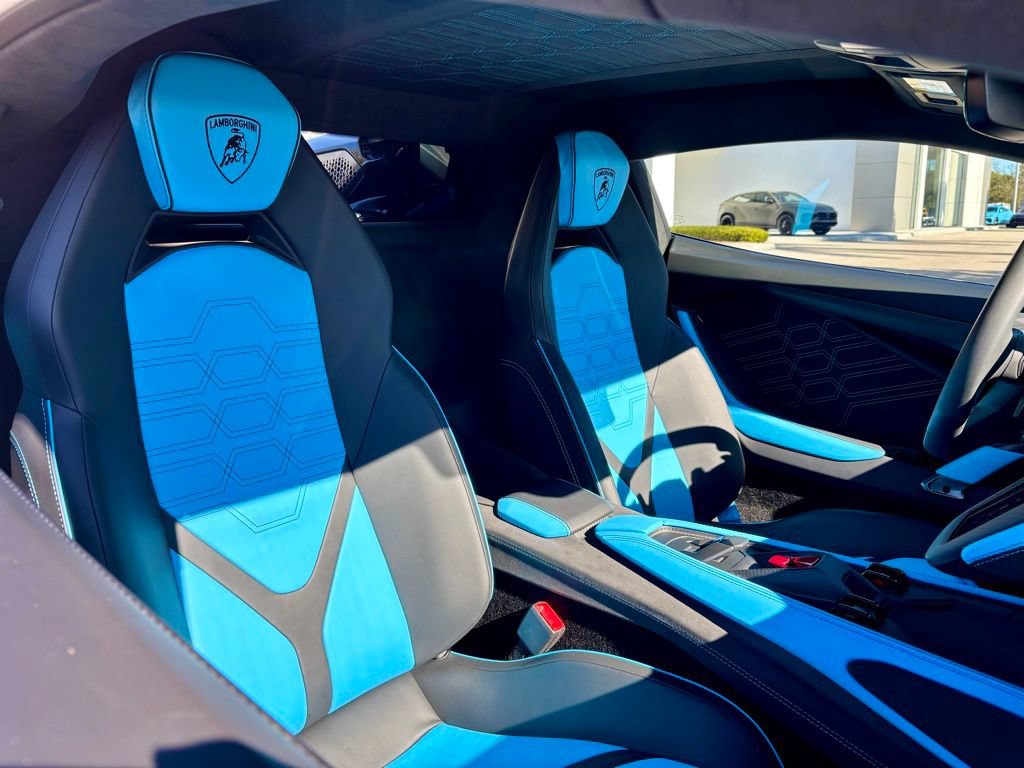 Used 2025 Lamborghini Revuelto AWD/4WD image 23