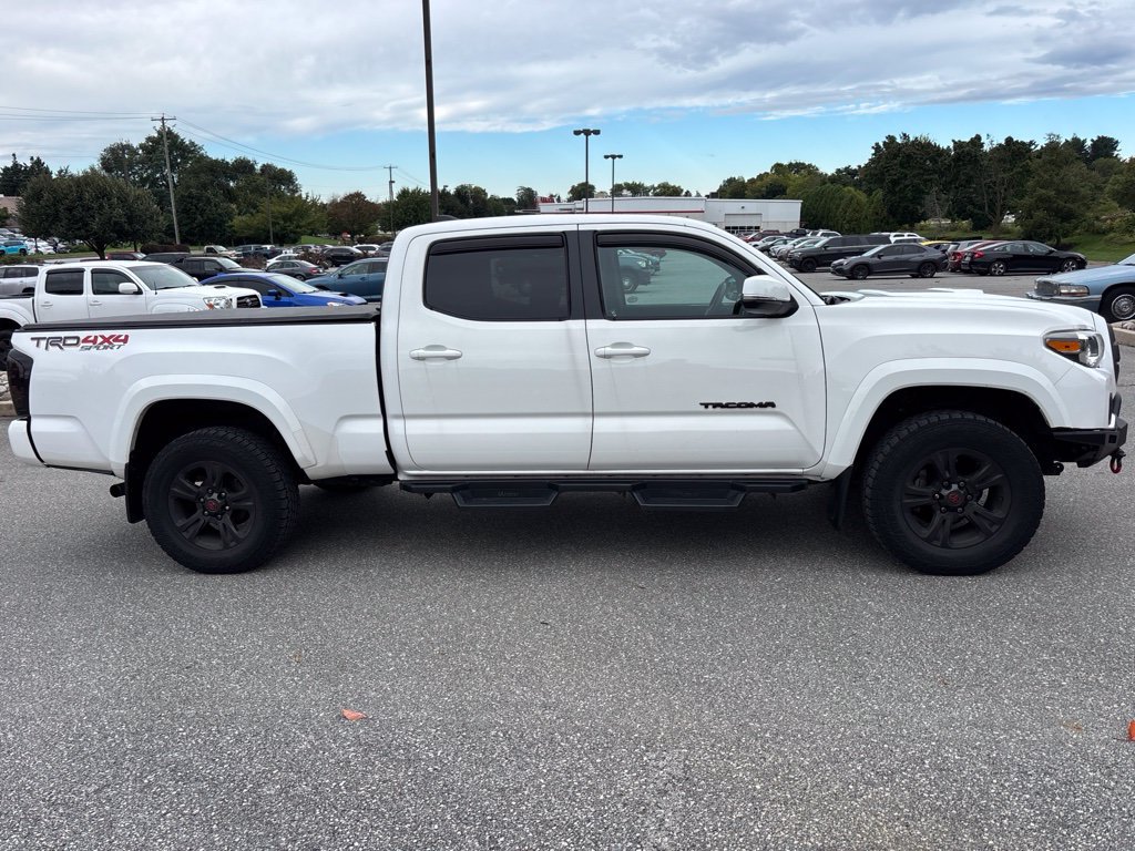 Used 2017 Toyota Tacoma TRD Sport w/ Premium & Technology Package AWD/4WD image 2