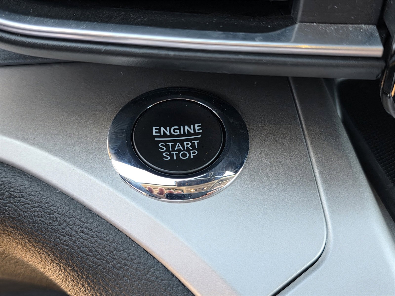 Used 2022 Ford Explorer XLT w/ Equipment Group 202A image 16